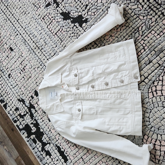 Old Navy Jackets & Blazers - Old Navy white distressed Jean jacket